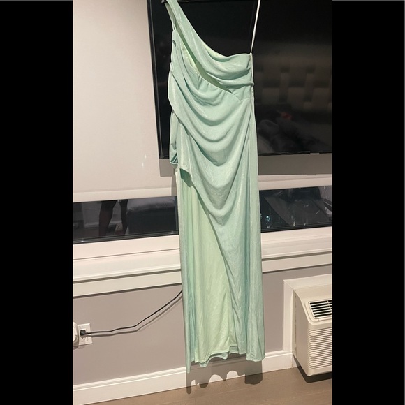 A Cut Above Gown - Picture 4 of 5